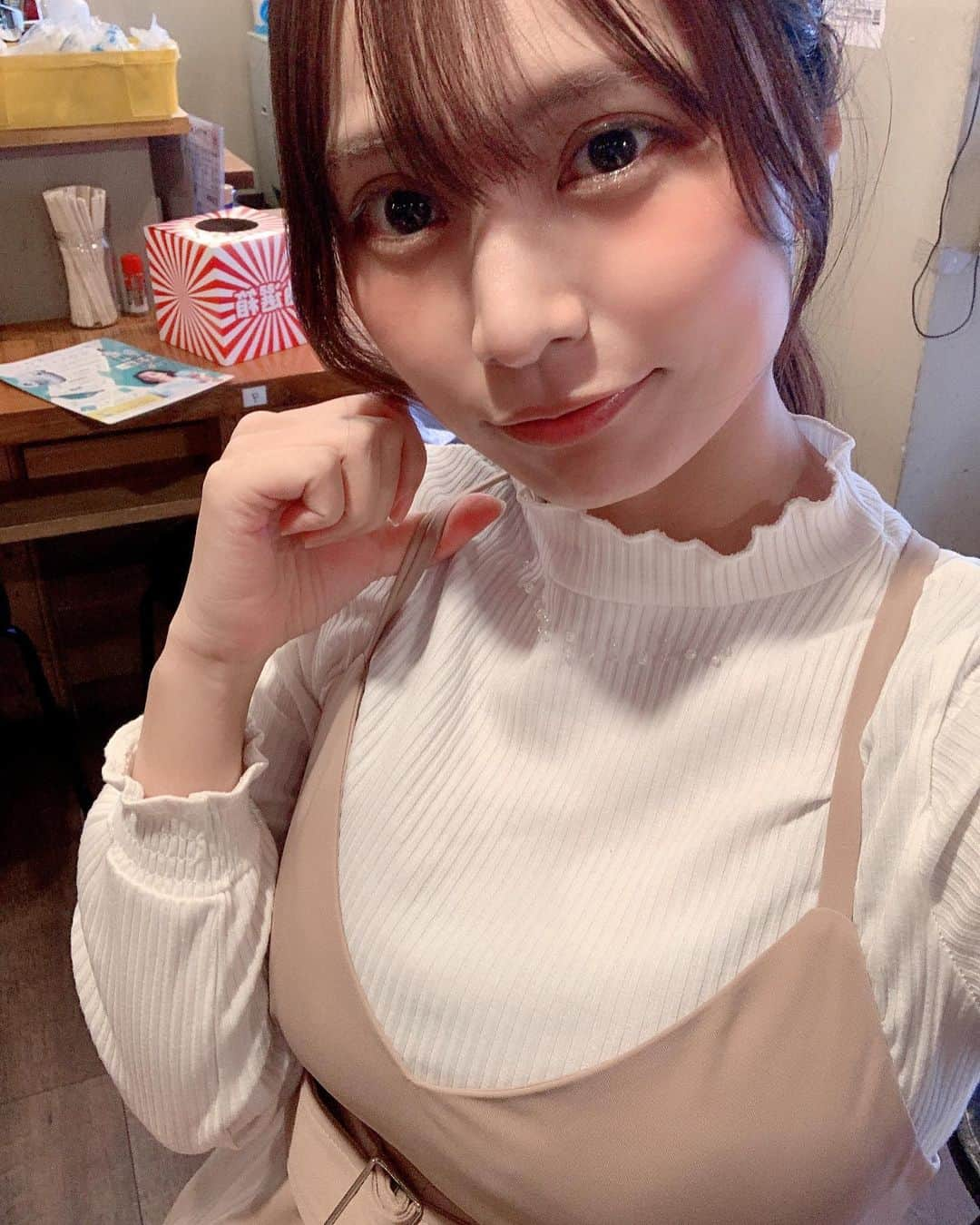 葉月佐和のインスタグラム：「ニューお洋服💓💓 あいかのブランドに新しいお洋服沢山だったよー！ おっぱおっきいこでもスタイル良く着れるので嬉しいです！！  #CharlieStyle #プチプラコーデ #着痩せコーデ #冬コーデ #冬服コーデ #韓国コスメ #韓国コーデ #韓国メイク #韓国ファッション #kpopダンス #新大久保」