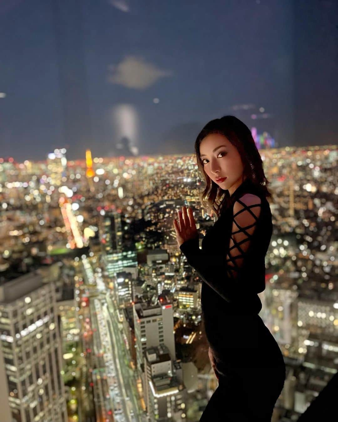 かにゃさんのインスタグラム写真 - (かにゃInstagram)「SHIBUYA SKYで夜景と撮影楽しかった💖 最終的に夜景より自分が主役の撮影になってしまったw ポートレートでもはや夜景ぼやけてる😂（東京カレンダーの撮影風w）  . . . #shibuyasky #shibuyascramblesquare #渋谷スカイ #渋谷スクランブルスクエア #渋谷 #東京 #東京観光 #観光 #東京夜景 #夜景 #夜景撮影 #夜景が綺麗 #夜景ら部 #絶景 #絶景スポット #夜景スポット #夜景好きな人と繋がりたい #ネオン #shibuya #tokyo #tokyolife #nightsky #nightview #cityview #view #nightphotography #nightscape #stunning #stunningview #beautiful」3月3日 21時15分 - kanya_435