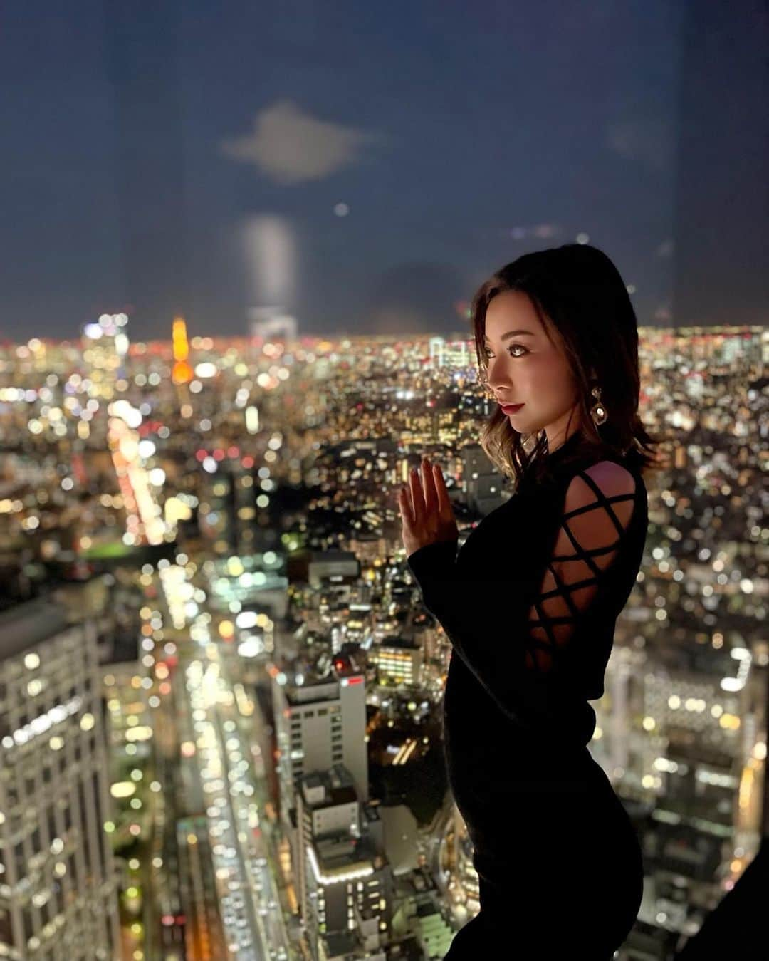 かにゃさんのインスタグラム写真 - (かにゃInstagram)「SHIBUYA SKYで夜景と撮影楽しかった💖 最終的に夜景より自分が主役の撮影になってしまったw ポートレートでもはや夜景ぼやけてる😂（東京カレンダーの撮影風w）  . . . #shibuyasky #shibuyascramblesquare #渋谷スカイ #渋谷スクランブルスクエア #渋谷 #東京 #東京観光 #観光 #東京夜景 #夜景 #夜景撮影 #夜景が綺麗 #夜景ら部 #絶景 #絶景スポット #夜景スポット #夜景好きな人と繋がりたい #ネオン #shibuya #tokyo #tokyolife #nightsky #nightview #cityview #view #nightphotography #nightscape #stunning #stunningview #beautiful」3月3日 21時15分 - kanya_435