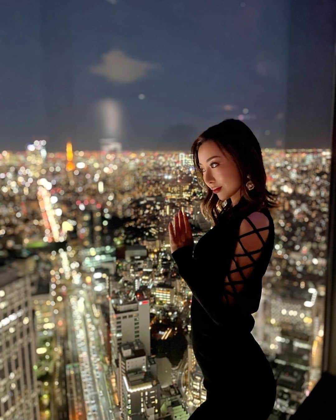 かにゃさんのインスタグラム写真 - (かにゃInstagram)「SHIBUYA SKYで夜景と撮影楽しかった💖 最終的に夜景より自分が主役の撮影になってしまったw ポートレートでもはや夜景ぼやけてる😂（東京カレンダーの撮影風w）  . . . #shibuyasky #shibuyascramblesquare #渋谷スカイ #渋谷スクランブルスクエア #渋谷 #東京 #東京観光 #観光 #東京夜景 #夜景 #夜景撮影 #夜景が綺麗 #夜景ら部 #絶景 #絶景スポット #夜景スポット #夜景好きな人と繋がりたい #ネオン #shibuya #tokyo #tokyolife #nightsky #nightview #cityview #view #nightphotography #nightscape #stunning #stunningview #beautiful」3月3日 21時15分 - kanya_435