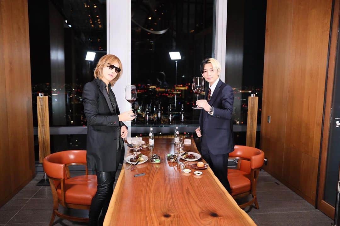 のインスタグラム：「X JAPANのYOSHIKIさんと。凄まじい1日でした。」