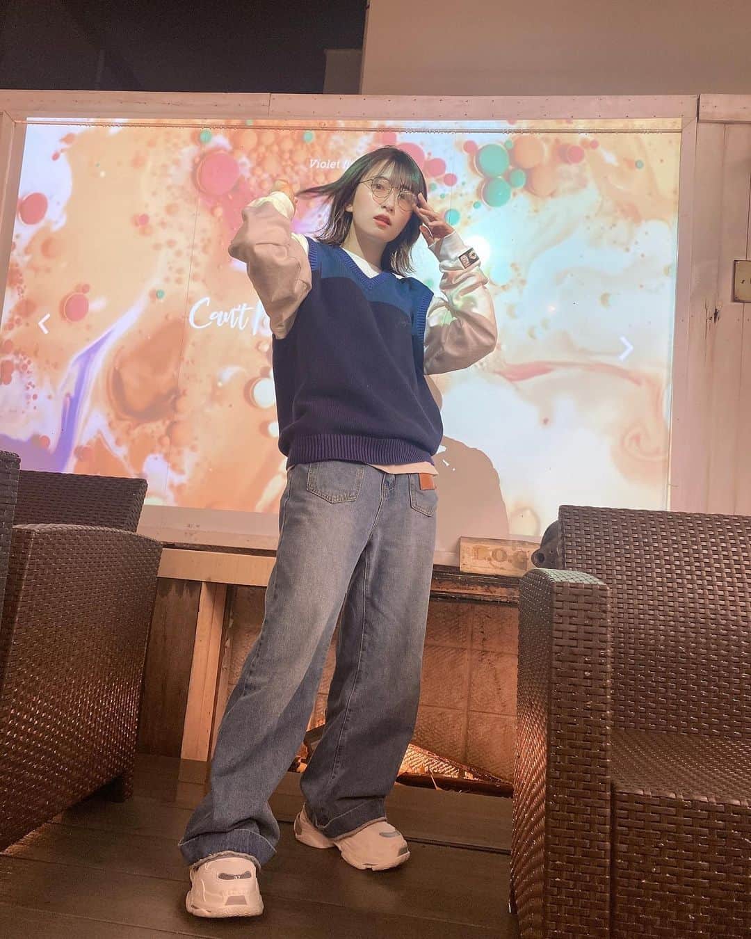にこのインスタグラム：「髪の毛ピンクにしました  靴はお誕生日に視聴者の方がくれたやつ😳❤️ サイズぴったりで凄いでふ... 一生履きますかかとが破けても  りほちゃんありがとう🙆🏻‍♀️❤️ @logriho1001」