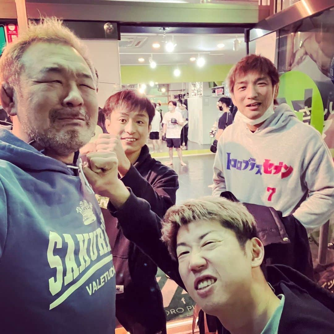 saku39shopさんのインスタグラム写真 - (saku39shopInstagram)「. 【TOKORO PLUS】 . QUINTETにも出てくれた長野選手と萩原選手が3.12GRACHANに出場します。 ガンバりんこ！（こりん星人より） . #桜庭和志 #所プラス #所英男 選手 #長野将大 選手 #萩原一貴 選手 #QUINTET」3月3日 21時49分 - saku39ks