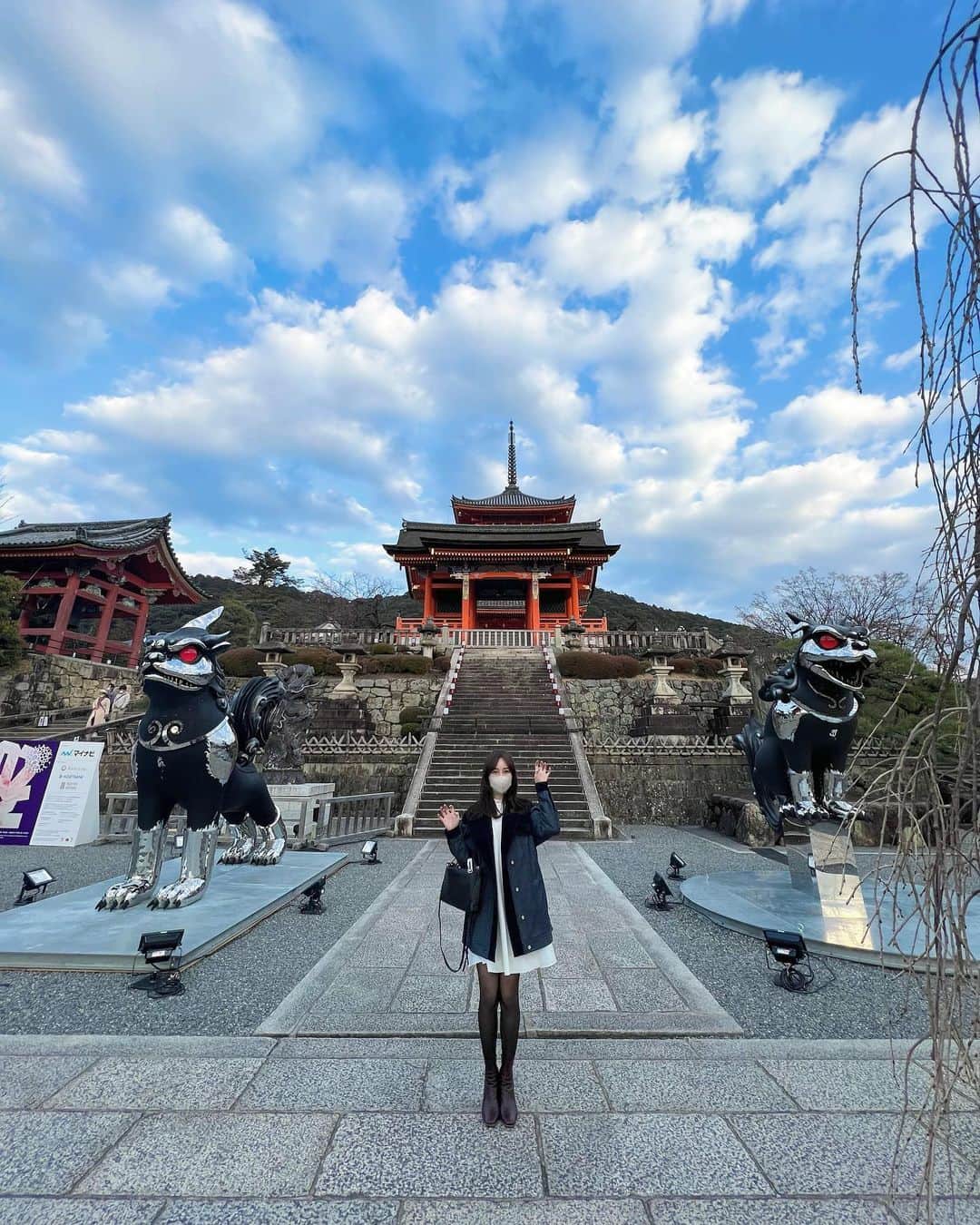 森川侑美のインスタグラム：「@artists.fair.kyoto   にゃ🐯🐾? . このシーズンは京都がアートの街になっていて いつもとはまた違う雰囲気でした🎪🎨🚸🌸 #artistsfairkyoto2022」