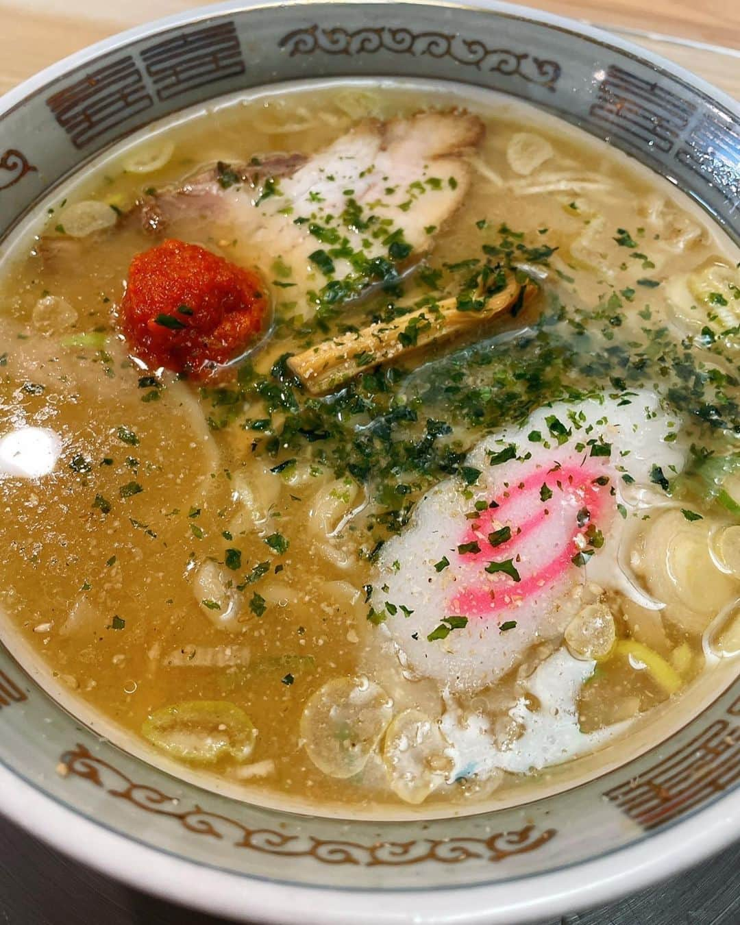 さきさんのインスタグラム写真 - (さきInstagram)「ラーメン博物館行ってきた🍜 . . 全部食べる気でいたけど お腹パンパンになっちゃって 3種類しか食べれなかった😟 . . どこのラーメンも美味しかったけど わたし的には1枚目の龍上海の 味噌ラーメンが1番美味しかった！！ . . 是非横浜行くなら行ってみてねん💕 . . #ラーメン #ラーメン博物館  #らーめん大好き #らーめん女子  #横浜 #横浜観光 #横浜グルメ」3月3日 23時35分 - saaachan1017