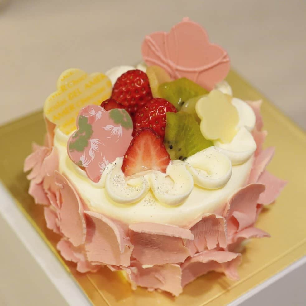 植田佳奈のインスタグラム：「#雛祭り#ひなまつり #ケーキ #桃の節句」