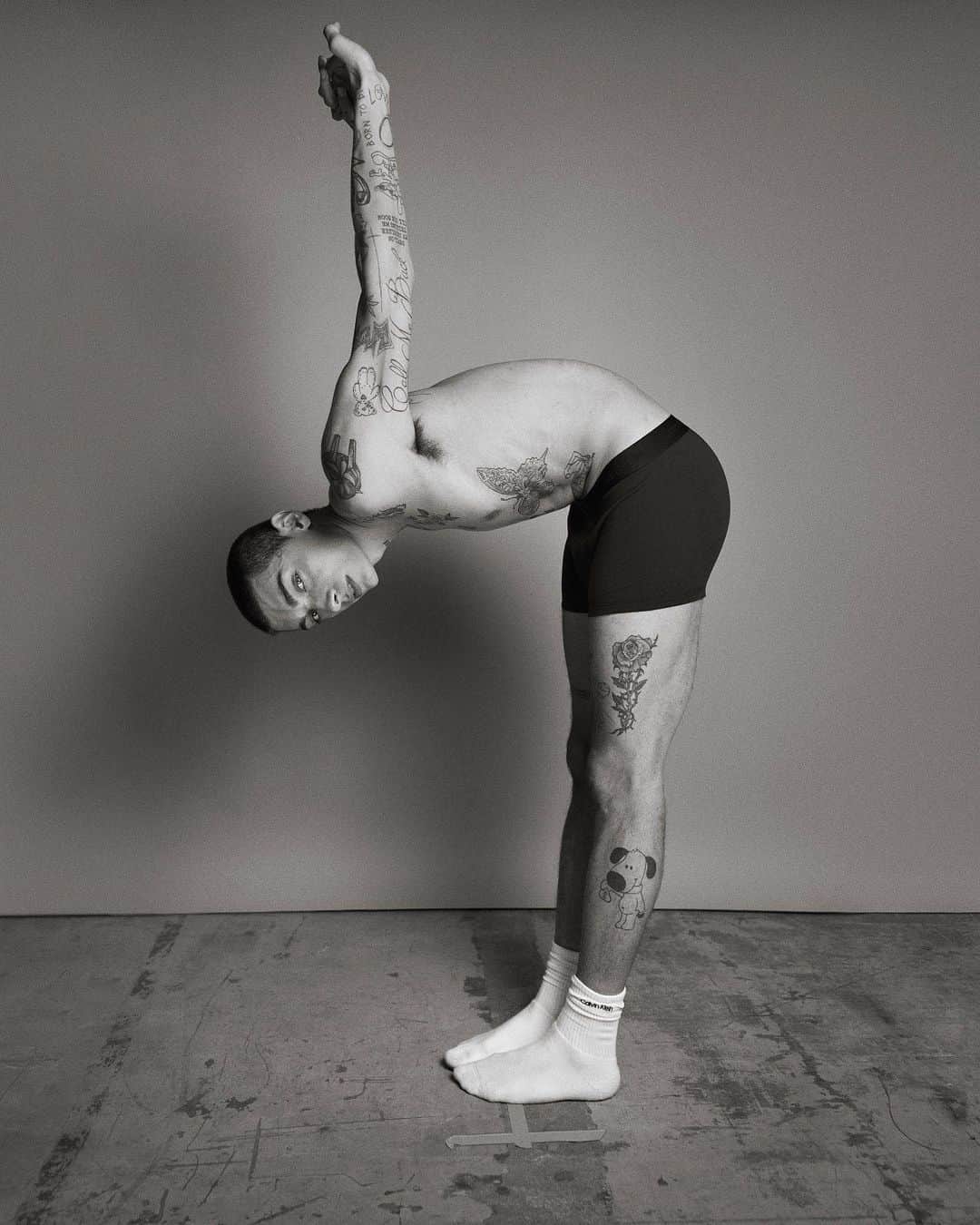 Calvin Kleinさんのインスタグラム写真 - (Calvin KleinInstagram)「Hi, we’re in our standards underwear.   Each piece fits you like only a Calvin piece can fit you. Made with sustainably-sourced cotton.」3月3日 23時47分 - calvinklein