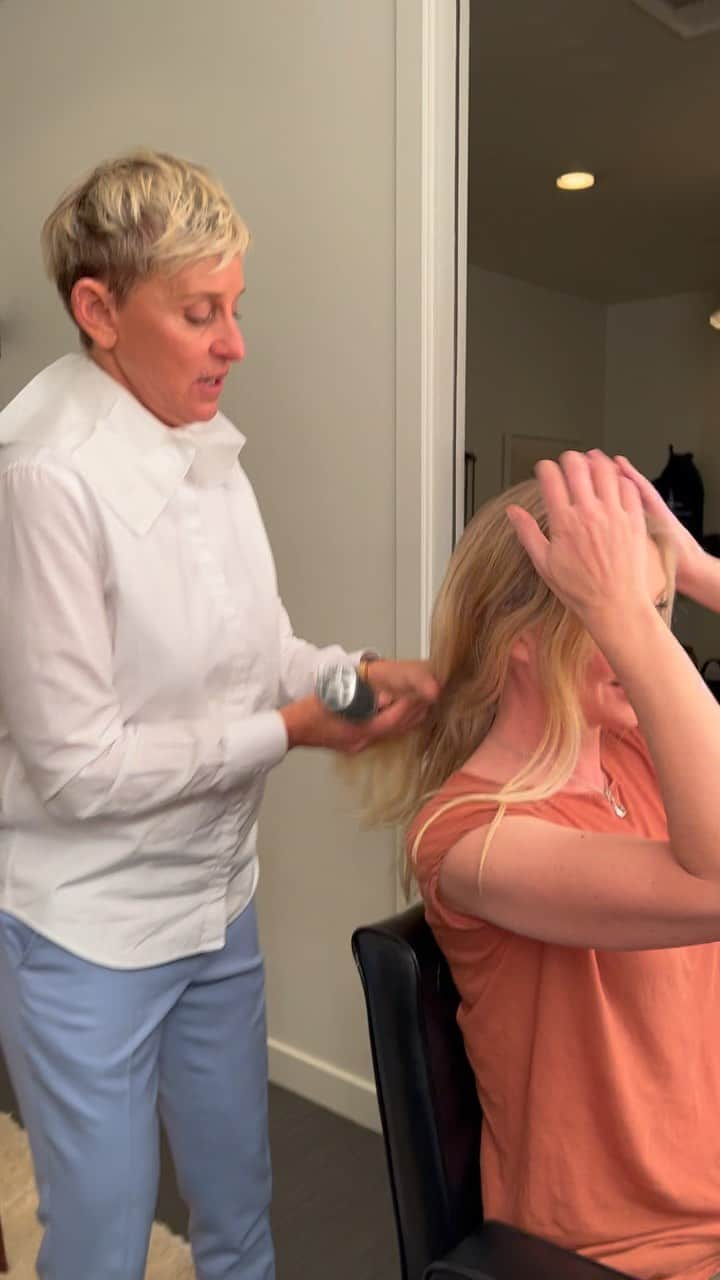 ポーシャ・デ・ロッシのインスタグラム：「@theellenshow @heathercurriebeauty」