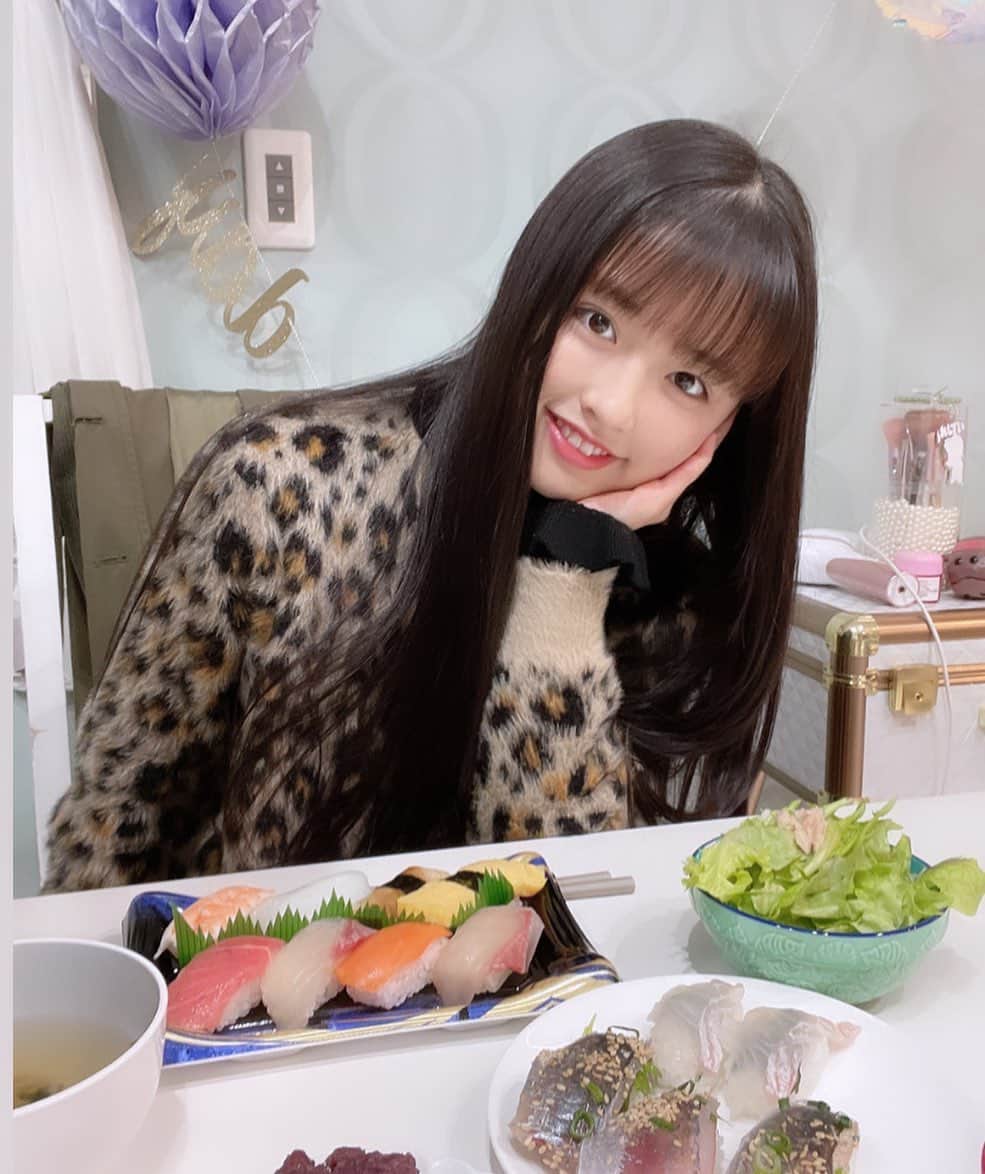 りりさんのインスタグラム写真 - (りりInstagram)「ひな祭り過ぎちゃったけど、写真がひな祭りっぽくなくてごめんなさい🤔ひなあられ買えばよかった🤔🤔🤔🤔🤔🤔  #showroom #おりりroom #jmix #ジェイミックス #model #モデル #jc3 #りり」3月4日 1時27分 - riiiiiriiii0308