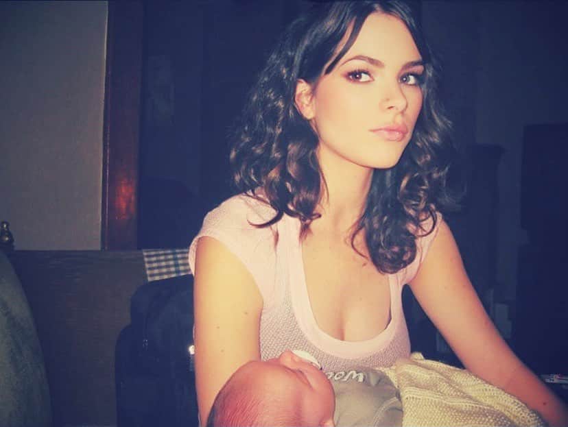ケリー・オックスフォードのインスタグラム：「I’m intense at 40 because my 20’s were hardcore. #tbt」
