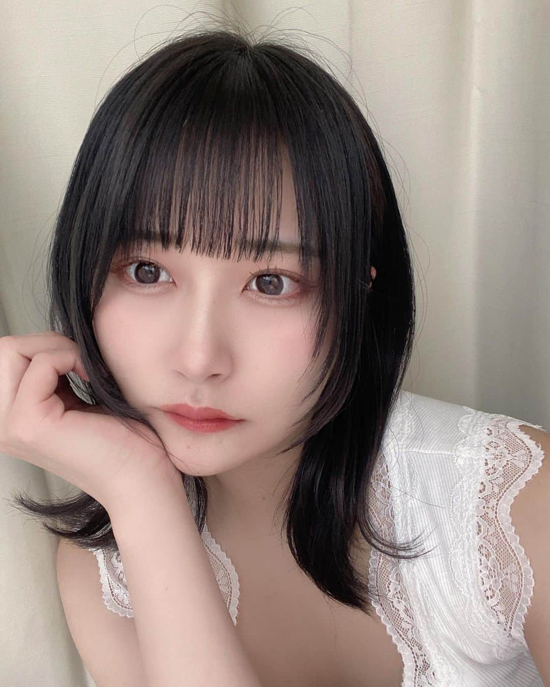 山本優菜さんのインスタグラム写真 - (山本優菜Instagram)「久しぶりに結構暗くした☺️  アホ毛すごくてウケる  #ヘアアレンジ #ミディアムヘア」3月4日 15時18分 - yamamoto__yuna