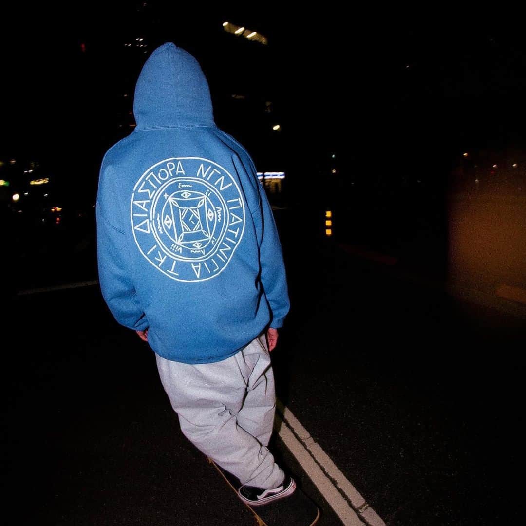 Yu Nagabaのインスタグラム：「@diaspora_skateboards  Release Date 3/5 sat: YN Magic Circle Hooded Sweatshirt  Late April: YN Magic Circle Tee YN Magic Circle Kids Tee  Model: @takara19skt  #diasporaskateboards #yunagaba」