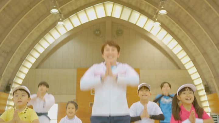 のインスタグラム：「悠と一緒に【NOBITA】のCMに出演しています😊 ふたりで必死になってNOBITAダンスを練習しました🤣🤣  こちらのCMは主にイオンシネマで上映されるドラえもんの前に流れるということなので、チェックできる方はよろしくお願いしまーす😉  【NOBITA】は「成長」と「ケガ予防」に特化した栄養素をたっぷり配合✨  NOBITAソイプロテインに含まれている栄養素は👇 ［身長を伸ばす］タンパク質/アルギニン/ビタミンC ［ケガ予防］タンパク質/鉄/ビタミンC ［骨を強くする］カルシウム/マグネシウム/ビタミンD  悠も寝る前に飲んでます😆 大きくなーーーーーーれ‼️」
