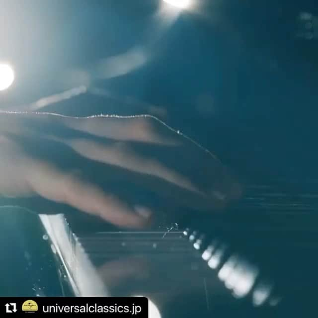 金子三勇士のインスタグラム：「#Repost @universalclassics.jp with @make_repost ・・・ 【金子三勇士】 ピアニスト、金子三勇士のニューアルバム『フロイデ』本日リリース✨ G線上のアリアもミュージックビデオも公開になりました📺  アルバム『フロイデ』はベートーヴェンの交響曲第9番から第4楽章をアレンジした「フロイデ」をはじめ、世界中から愛され続けるクラシックの名曲4曲を収録🎹  ♪フロイデ 〜交響曲 第9番 ニ短調 作品125《合唱》から第4楽章（特別編） ♪シューベルト： アヴェ・マリア ♪モーツァルト：アヴェ・ヴェルム・コルプス ♪J.S.バッハ： G線上のアリア  金子三勇士の新たなる挑戦にご注目ください✨  Pianist Miyuji Kaneko's new album "Freude" is released today✨. Air on G String music video is also available 📺.  The album "Freude" includes "Freude," an arrangement of the fourth movement from Beethoven's Symphony No. 9, as well as four other classical pieces that continue to be loved around the world🎹.  ♪Freude- Symphony No. 9 in D minor, Op. 125, 4th movement (Special Edition) ♪ Schubert: Ave Maria ♪ Mozart: Ave Verum Corpus ♪ J.S.Bach: Air on the G string  Don't miss out on Miyuji Kaneko's new challenge ✨  #金子三勇士 #ピアノ #ピアニスト #バッハ #Ｇ線上のアリア #MiyujiKaneko #Piano #Pianist #Bach #AironGString」