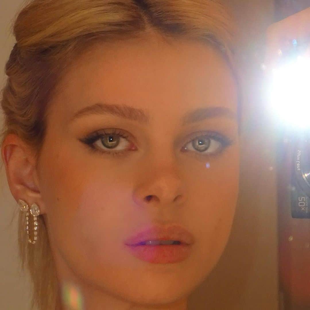 ニコラ・ペルツのインスタグラム：「close and personal 🥸」