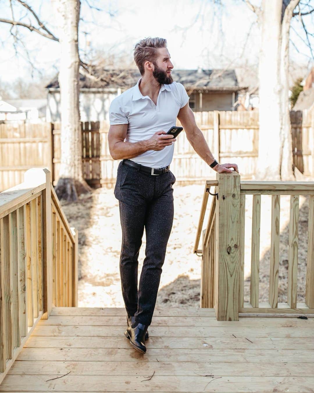 ショーン・ブースのインスタグラム：「LOVE being back in the Real Estate game. Such a dynamic market right now which makes things exciting 👏🏼 I also love learning more & more everyday about this incredible city, Nashville, TN ..  Don’t get discouraged if you’re a buyer right now! Yes, the inventory on houses is at an all time low.  But this doesn’t mean you can’t find what you’re looking for 👊🏼 You just need to be strategic and be able to act fast. Your real estate agent should help you understand the process and set you up for success!  Sellers .. enjoy 😏 Demand > Supply! There’s a very high chance you’ll receive multiple offers on your house and get more than your asking price. If you want to cash in on that equity (and possibly upgrade your home) let us know and we’ll help you out 👉🏼 @thebghometeam」