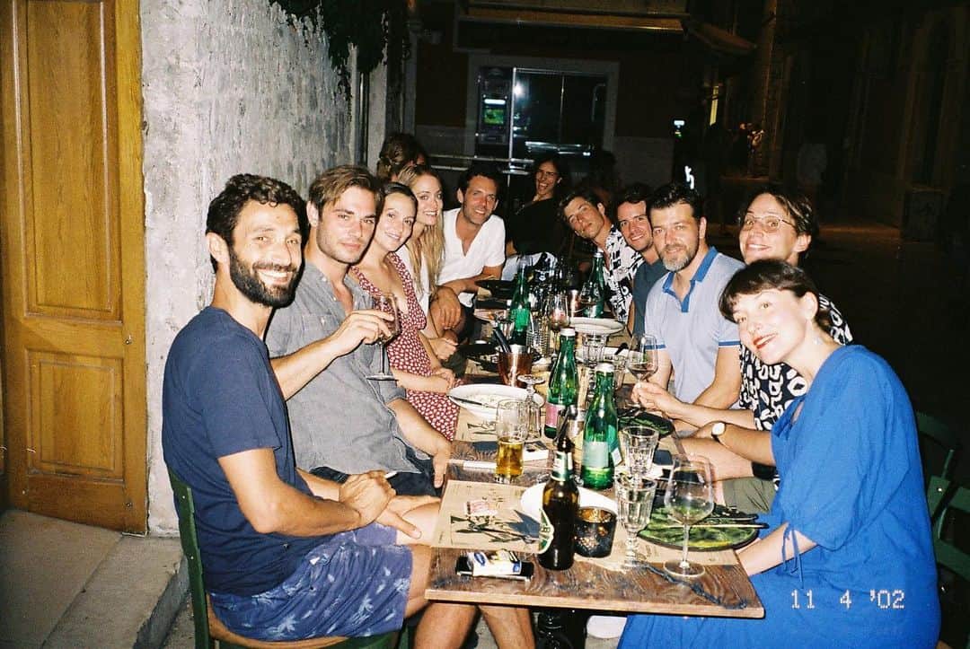 レイトン・ミースターのインスタグラム：「Reminiscing about this wonderful cast and experience. Miss em! Love em! You can watch their incredible performances in #TheWeekendAway streaming now on @netflix 🎉」
