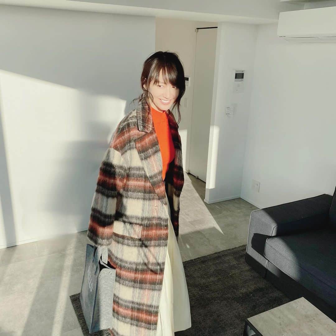 森口瑤子さんのインスタグラム写真 - (森口瑤子Instagram)「. . 本日の おはようございます。 . #まだまだ厚手のコート  #私服」3月4日 9時49分 - yokomoriguchi_official