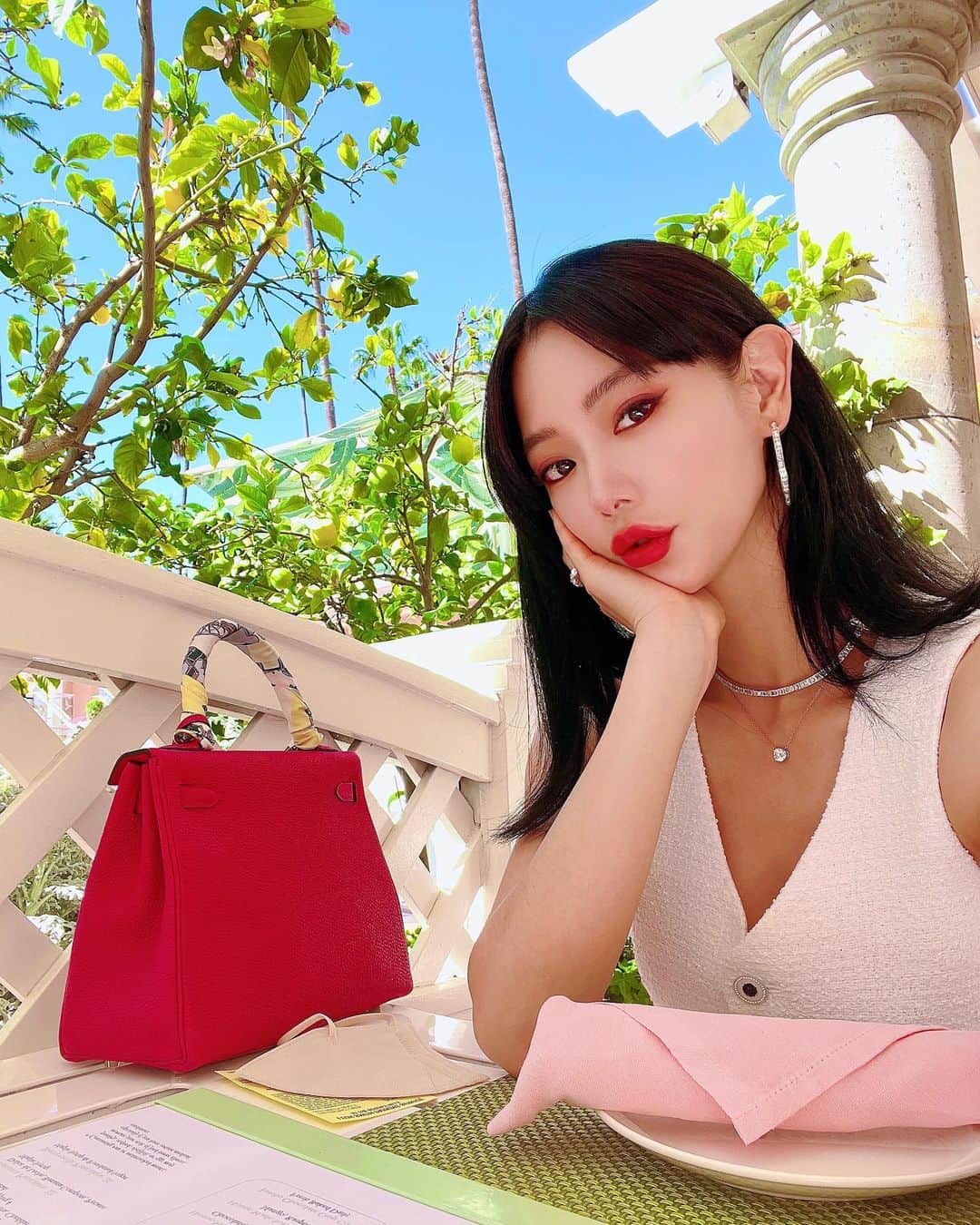 クララのインスタグラム：「Beautiful #sunnyday」