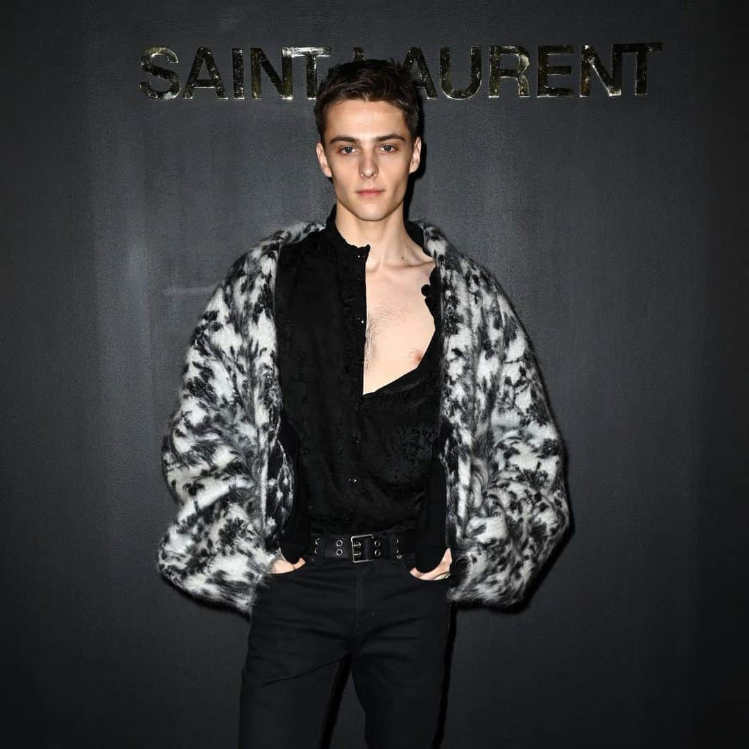 コーリー・フォーゲルマニスのインスタグラム：「bisou @ysl」