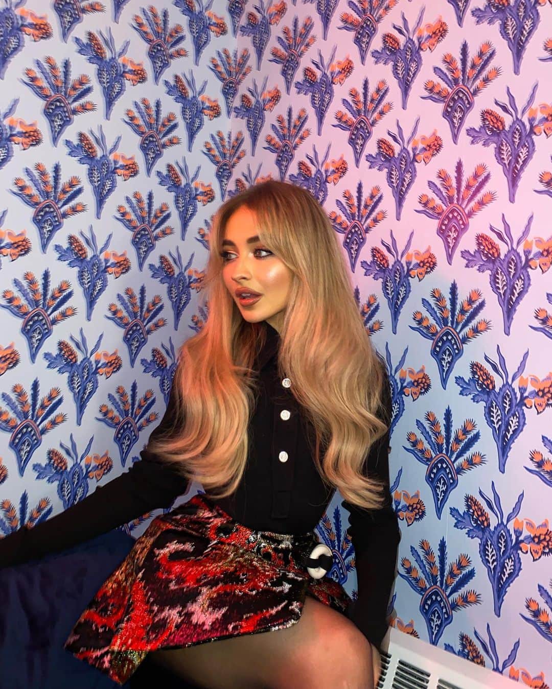 サブリナ・カーペンターのインスタグラム：「alexa play drew barrymore by sza」
