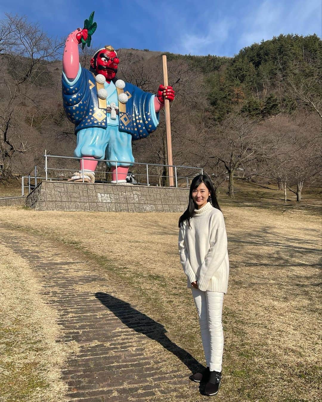 宮崎麗奈さんのインスタグラム写真 - (宮崎麗奈Instagram)「． 父の実家の近くの山には 天狗がいます👺✨ ⁡ 小さい時から「天狗山」と呼んでますが 本当はキティパークというらしい。笑 ⁡ ⁡ ⁡ #長野県 #千曲市 #長野旅行 #長野観光」3月4日 11時28分 - reina_miyazaki