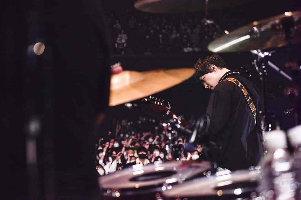 小出祐介さんのインスタグラム写真 - (小出祐介Instagram)「2022.2.24 Zepp Haneda / UNISON SQUARE GARDEN  photo by AZUSA TAKADA / Viola Kam (V'z Twinkle)」3月4日 12時43分 - base_ball_bear_