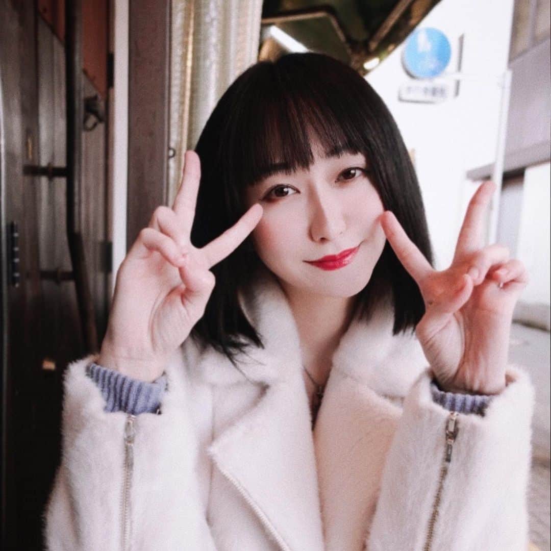 水乃渚月のインスタグラム：「【お知らせ】 並木塔子さんとYouTubeコラボ決定しました✨ お互いのyoutubeに上げる予定です🎵 動画を出すのはまだ先ですが、チャンネル登録しててくださいね🥰 よろしくお願いしまーす❤️  guitar #guitarist #guitarplayer  #musician #instaguitars #instaguitarist #エロ可愛い #美人 #かわいい #モデル #model #strandberg #アイドル #idol #女優 #actress #cute #ınstagood #セクシー女優 #av女優」