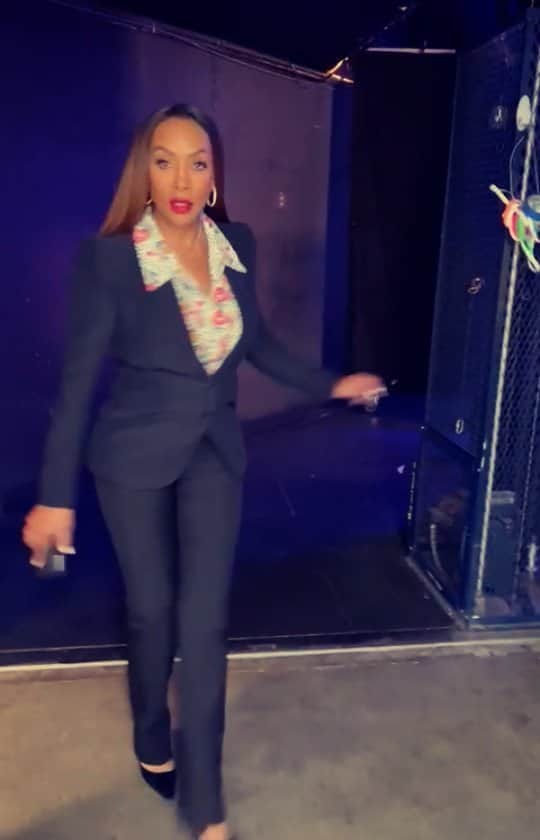 ヴィヴィカ・A・フォックスのインスタグラム：「TGIF Dawlings! #AnotherOne Strutting into da weekend taking care of my business! ENJOY ya weekend and stay bad to da bone! Rocking @alexandermcqueen suit @jimmychoo pumps Makeup & Video by @tashancounts Hair by @kenyaonhair Booked by @sheila.legette #LifeIsGood #GodIsGood #Blessed #Respect #GurlPower #VivicaFoxHair #TeamVivica #TeamFox #MyGrindDontStop #LegitimateCareer #BossMoves #LoveWins #Actress #FilmLife #SuitedAndBooted  #ClassicBadChick 🤗🖤💖🤑👸🏽🎬」