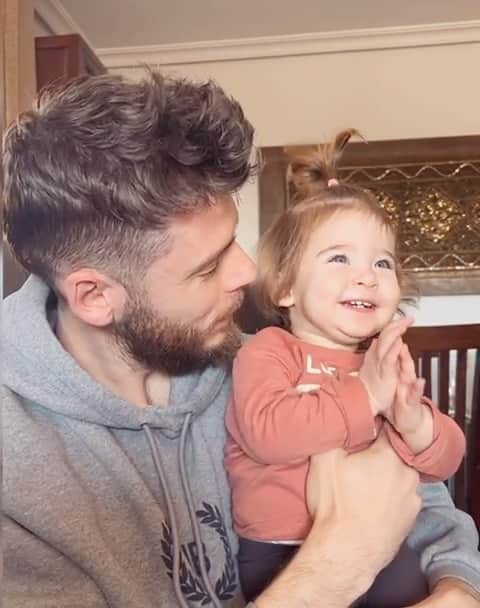 のインスタグラム：「Happy birthday little princess 🎂 Te quiero Infinito ❤️  #1stbirthday #Yanay」