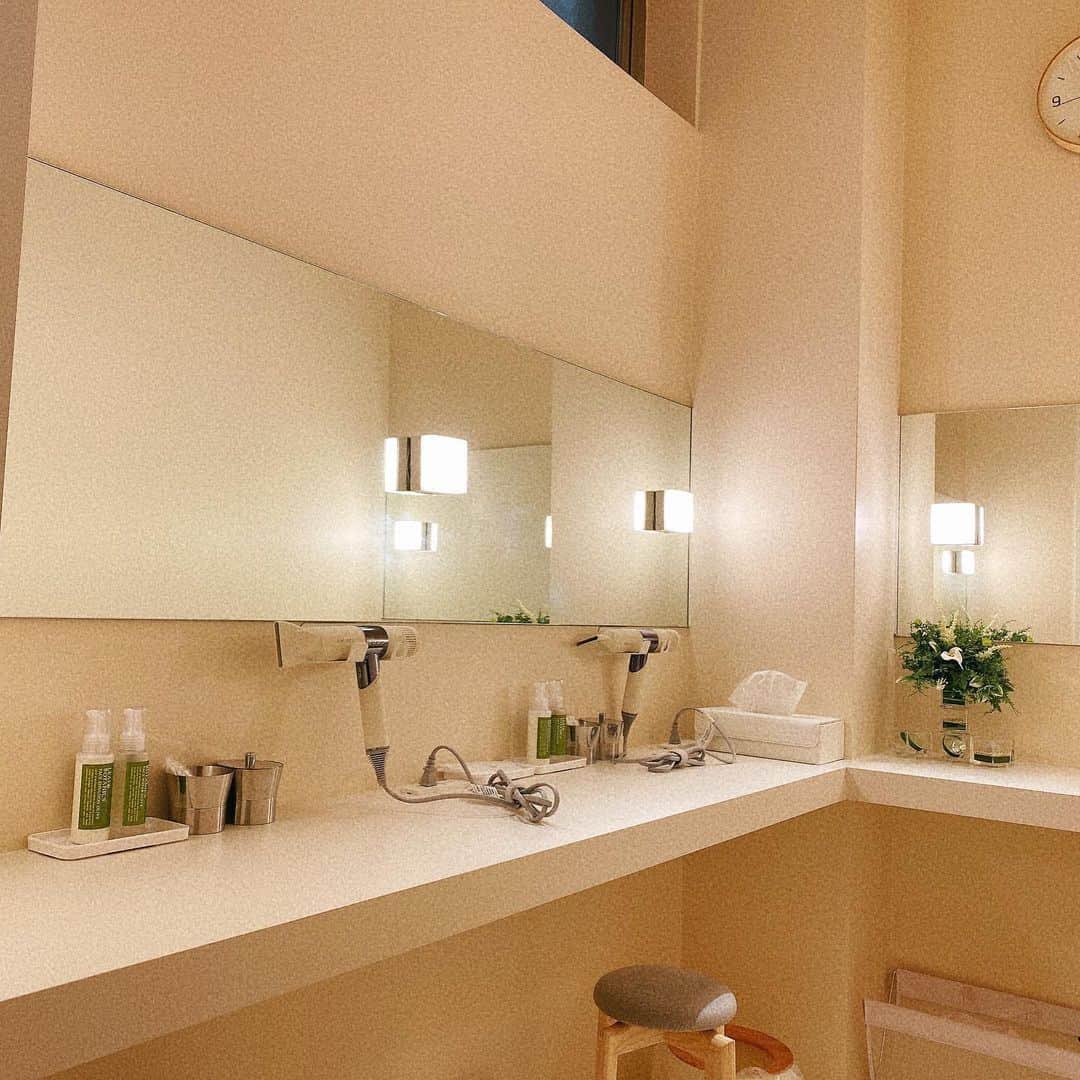 真奈さんのインスタグラム写真 - (真奈Instagram)「麻布の @3s_jibunsauna さんへ。 個室サウナです。2人までご利用可能☺️  水風呂も個室に完備です😵 この立地で60min¥3900 は破格じゃあないですか……  音楽、アロマ、ライトが 自分の好みで３つの中から 決めれます♡︎楽しい  サウナ内と水風呂のデザインが とってもすきでした。 ロウリュ使い切って汗だく……  プライベートでも ととのいすぎました。  #3sジブンサウナ　#むちむち #ジブンサウナ　#麻布サウナ #個室サウナ #貸し切りサウナ #サウナ　#サウナ女子」3月4日 15時49分 - manatmnt0116