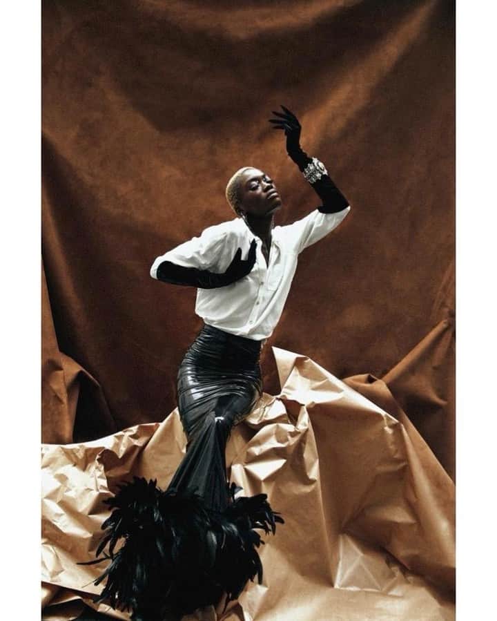 ギラロッシュのインスタグラム：「Guy Laroche Collection  by #richardrene in @spaghettimag  Shot by @issatall Model @merry_ouatt @studio_paris_mgmt Stylist @thibaud.romain Make-up @audrey_renouf  @icinsightcommunications  #guylarocheparis #guylaroche #pfw #style #fashion #paris #editorial」