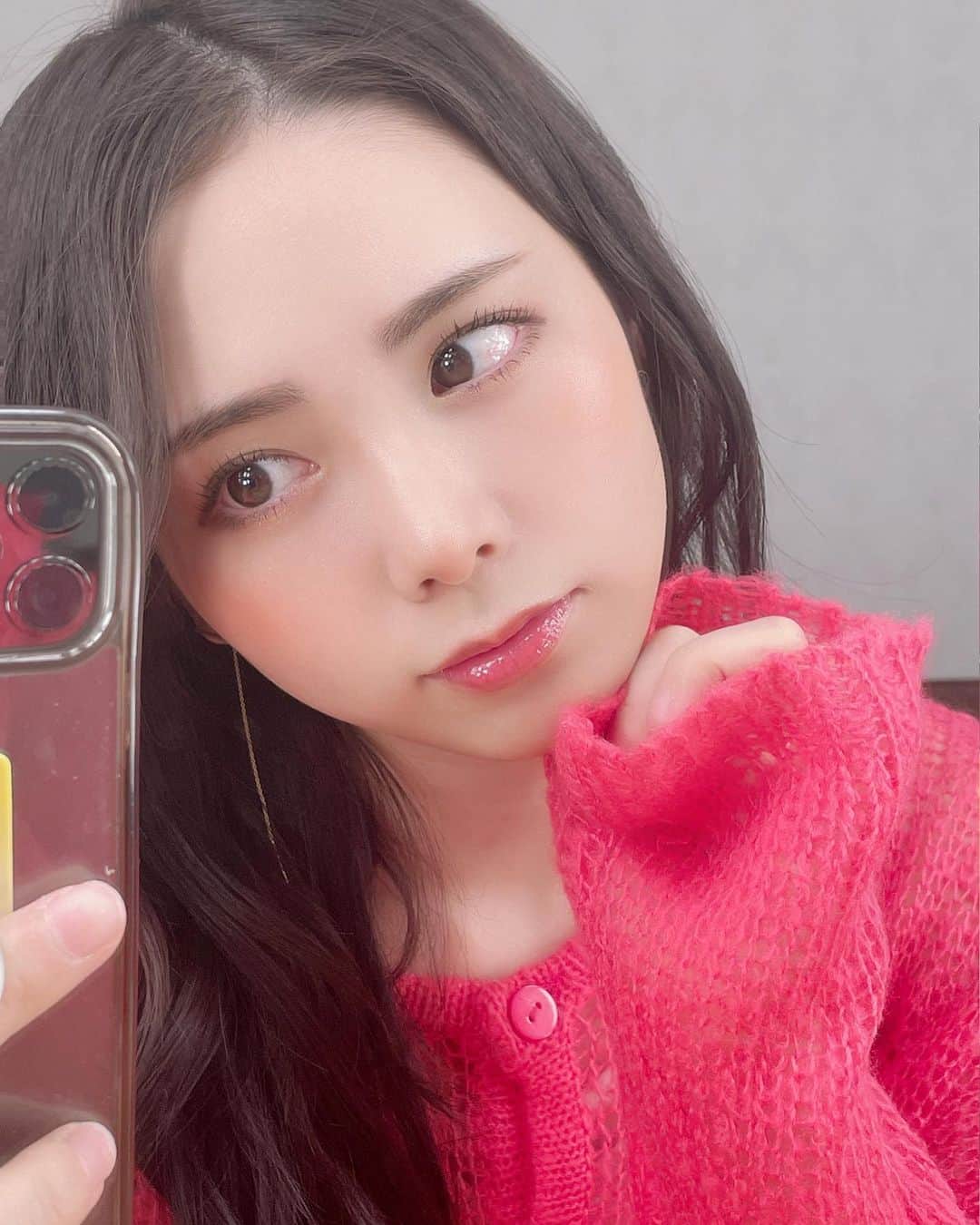 西村歩乃果のインスタグラム：「お肌の調子がめちゃくちゃいい。  お友達のお店でピーリングしてもらったんだけど、 敏感肌の人でも ピリピリしないし 皮も剥けないのに ツルンツルンになる！！！！ 定期的にやると肌質改善できるので 月1でピーリングやろうと決めた  あや @unelimit_ayami  ありがとう😊  お店はここだよ！ @unelimit_official   肌に悩みあったりするときは駆け込んですごく良くなるので気になる方は是非行ってみてくださいいい🥳」
