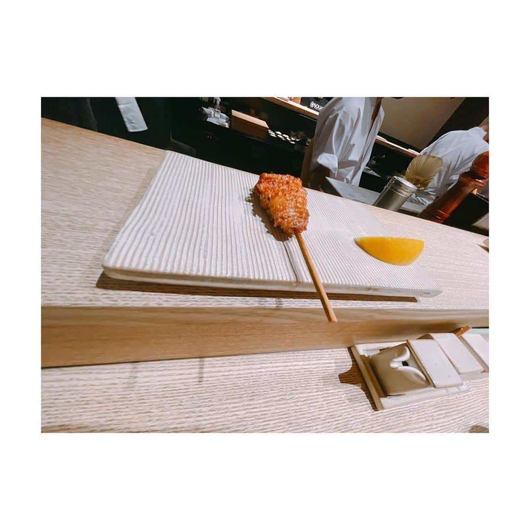 森田真以さんのインスタグラム写真 - (森田真以Instagram)「🍚 六本木ヒルズ 鳥おか 目黒鳥しきの分店  コースの最後に土鍋で炊いたピカピカの白ご飯が出てきます お茶漬けにもしてくれますよ  最近密かに百名店巡りにハマっています ジャンルも問わず様々 やっぱり何を食べても私はお米が好きで日本人なんだなと実感  いただいている命に感謝です🙏🏻 . . . #roppongi #tokyo #gourmet #dinner #foodstagram #鳥おか #鳥おか六本木ヒルズ #六本木ヒルズ #六本木グルメ #グルメ #百名店 #カウンター #ディナー #焼き鳥 #土鍋ごはん #白ご飯 #美味しいもの巡り #美食」3月4日 18時03分 - morita_mai