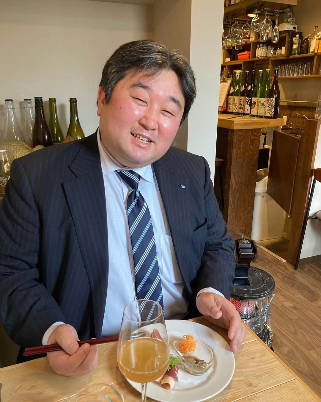 石塚かおりさんのインスタグラム写真 - (石塚かおりInstagram)「#ブラニュー#かおりdeランチ#ランチミーティング ランチ調査員のつるまきさんと。  #ランチインスタグラマー つるまきさんの情報量のすごさ。  もうお話が止まりませんでした。  前菜からして、白ワインが飲みたくなるような… パスタもしっかり目のお味で超好み。  飲み物は、佐渡のりんごジュース。  二人とも初めてのお店でしたが、つるまきさんは、まさに鼻が効く方。  時にはハズレもありますよとおっしゃっていたけど、今回は当たり。  くわしくは、つるまきさんの#Instagram @turuatu で  9割ランチの情報交換。 でも残りの1割が働き方やこれからについてで、良いお時間でした。  皆さん、今週も朝を一緒にありがとうございました。  #石塚かおりのbrandnewday #ランチ情報#新潟ランチ #新潟市ランチ#新潟市西区ランチ #パスタランチ#佐渡産#水蛸#春菊 #前菜盛り合わせ#生ハム #いちご#佐渡#リンゴジュース #美味しかった  今日の#往年のON&ON #ティアーズフォーフィアーズ #radiko  タイムフリー でぜひ #サロンdeかおり カーブドッチ ヴィネスパ  #fridayonmymind #haveaniceweekend  #新潟放送#アナウンサー #ゴルフ女子#石塚かおり」3月4日 18時29分 - kaori_ishizuka413