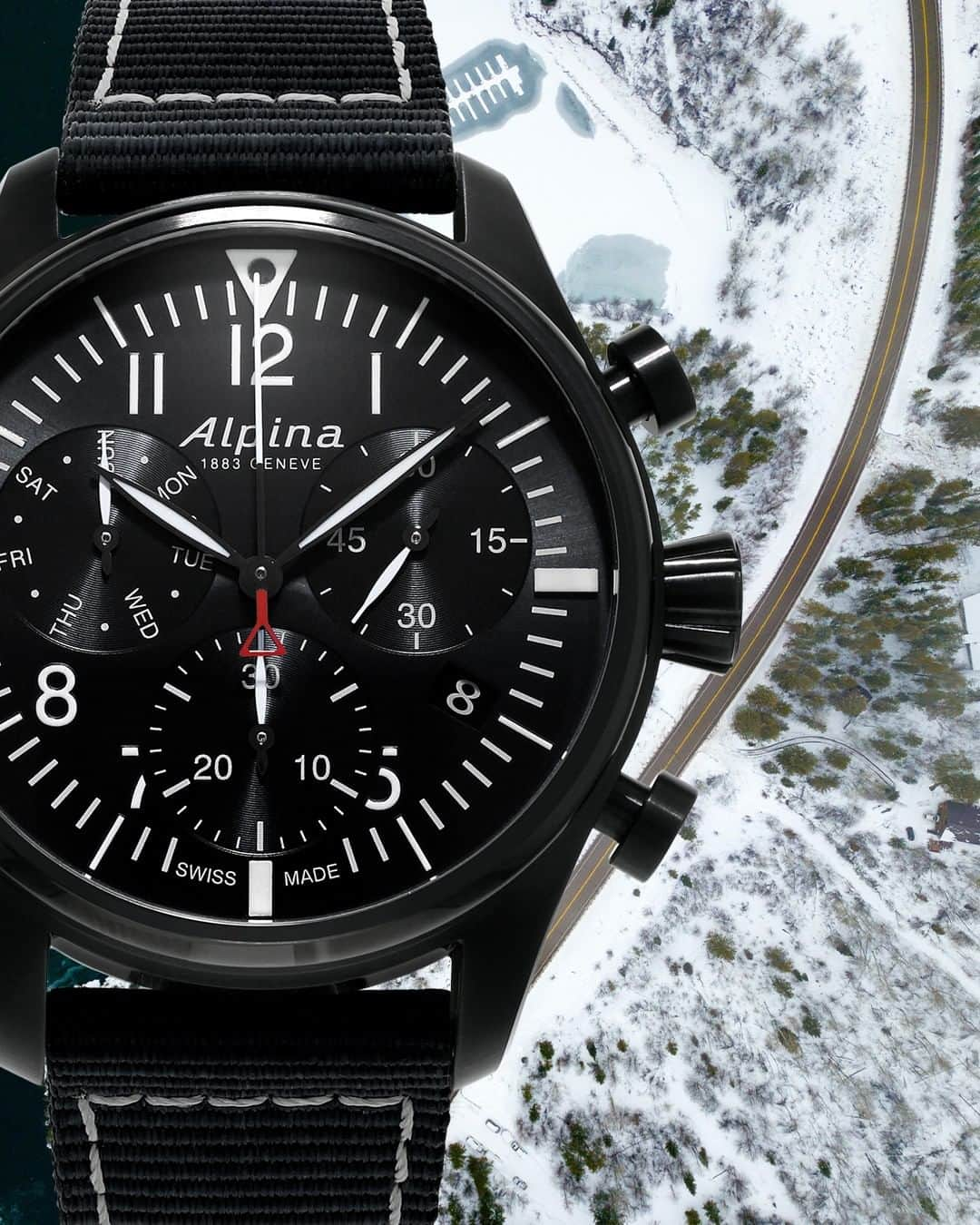 Alpina Watches Japanのインスタグラム：「オールブラックのストイックで美しいルックスとアウトドア仕様の機能性を両立 ㅤㅤㅤㅤㅤㅤㅤㅤㅤㅤㅤㅤㅤ 文字盤からケース、ストラップに至るまで、ブラック×ホワイトのモノトーンで統一したクールなデザイン。いい意味でスポーツウォッチらしくない、削ぎ落とされた美学を感じます。そんな見た目に反して、中身は本格派。10気圧防水を始めとしたタフなスペックを備えた、アウトドアシーンで頼もしい存在です。 ㅤㅤㅤㅤㅤㅤㅤㅤㅤㅤㅤㅤㅤ 《スタータイマー パイロット クロノグラフ》 AL-371BB4FBS6 ¥101,200 (税込) クォーツ、10気圧防水、レザーストラップ . . . . . . #Alpina #AlpinaWatchesJapan #swissmade #swisswatch #watch #wristwatch #sportwatch #outdoor #startimer #pilot #chronograph #アルピナ #アルピナウォッチ #スイス時計 #時計 #腕時計 #スポーツウォッチ #アウトドア #時計好きな人と繋がりたい #パイロット #クロノグラフ」