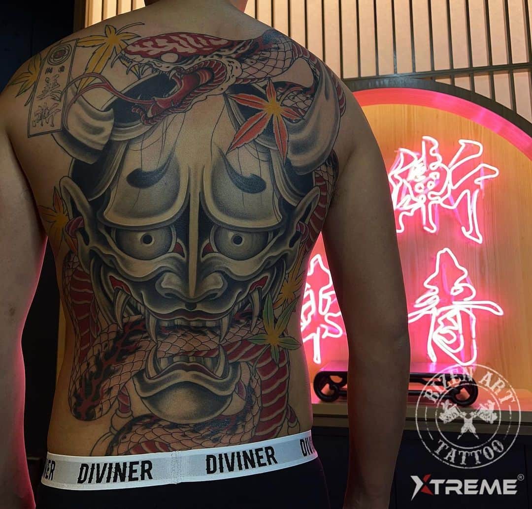 彫師美漸のインスタグラム：「美漸般若(途中経過) 着用しているDIVINER×BIZEN コラボアンダーウェア 3/13 @diviner_official から発売⚠️ ・ メンズ¥3000(税抜) レディース¥6000(税抜) ・ #美漸般若 #DIVINER #ディバイナー #アンダーウェア #刺青 #彫師 #美漸 #彫師美漸 #表参道 #原宿 #原宿タトゥー #タトゥー #東京タトゥー #Bizenarttattoostudio #tokyo #tattoo #art #fashion #bizenart #bizen #문신　#Bizentattoo  #tattooer #tattooist #tattooartist #tattooart #tattooshop #japanesetattoo」