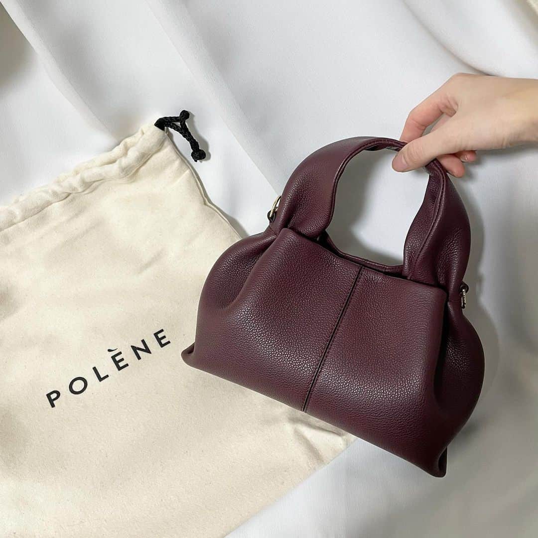 杉浦みずきのインスタグラム：「. new bag❤︎ 小ぶりで可愛い☺️ 色もお気に入り  @polene_paris  #present  #thankyou  #❤︎ #polene  #bag」
