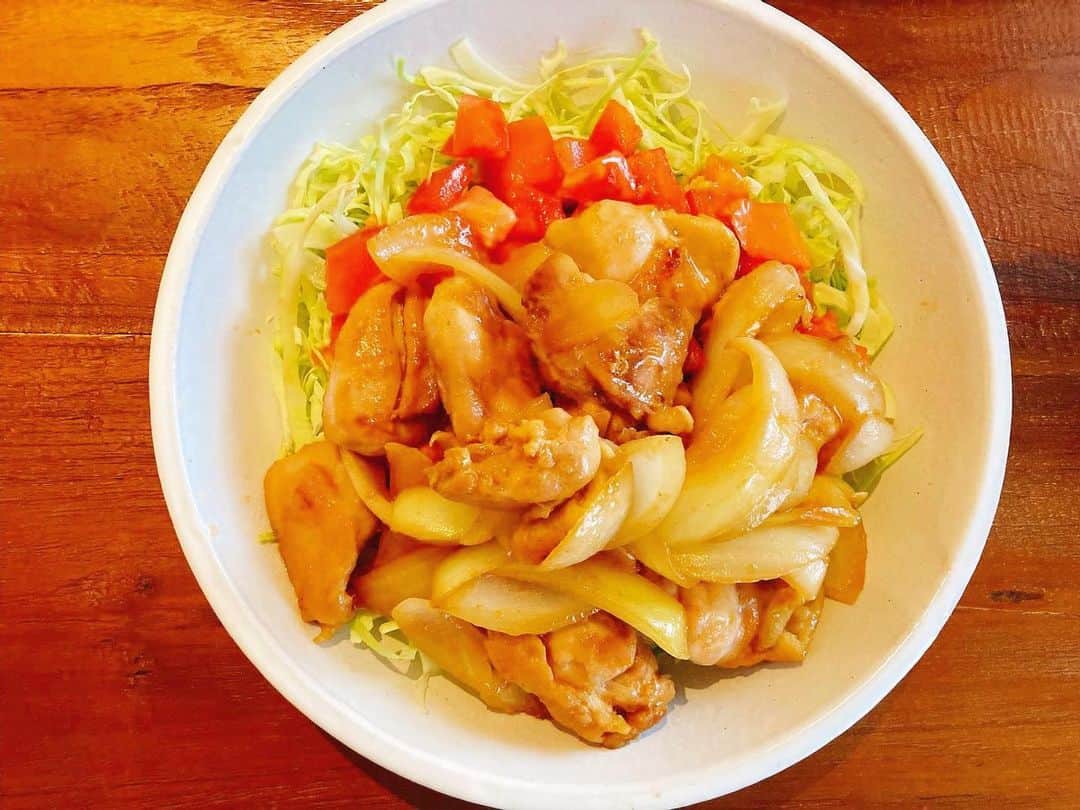 のインスタグラム：「【鶏肉のしょうが焼き】 明日からの土曜日の3分クッキングでは フライパン1つで作る初心者お助けレシピを ご紹介していきます！ ⁡ 余った場合の活用方法も 紹介する企画ですので 一人暮らしの方も必見です！ ⁡ ぜひご覧ください！ ⁡ #3分クッキング #今井亮 先生 @ryo.imai1931  #しょうが焼きは #鶏肉でも #ご飯にあいます #失敗しないように #ポイントご紹介しています #川畑一志」