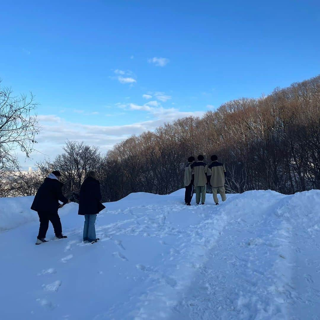 佐藤嘉人さんのインスタグラム写真 - (佐藤嘉人Instagram)「僕達のYouTubeチャンネルにて　　sato triplets -Performance Video vol.6-winter ver が公開されました🔥 雪✖️アクロバットめちゃめちゃカッコ良いので是非見に来てね✨  #佐藤三兄弟 #一卵性 #三つ子 #アクロバット #北海道 #支笏湖氷濤まつり #支笏湖 #男子新体操 #triplets #satotriplets #acrobat #hokkaido #rhythmicgymnastics  #winter #snow #japan #adidas #adidasoriginals」3月4日 20時52分 - yst.0601