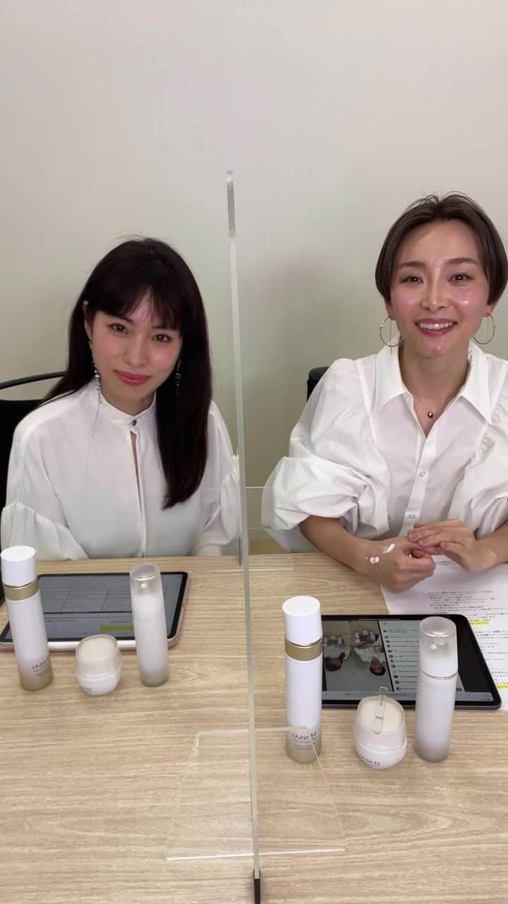 佐々木あさひのインスタグラム：「『繊細（SENSAI）で丁寧な暮らしとスキンケア presented by @sensaibeauty_japan 』 ご視聴頂き、ありがとうございました♪ アーカイブも残したので、是非ご覧ください✨  ■今回ご紹介した新製品 ・センサイ AS イルミナティブクリーム[医薬部外品] 2022年3月2日発売 ツヤツヤのシルク肌になれるクリームです🥚✨  ■キャンペーンについて イルミナティブクリームをSENSAI公式オンラインショップ、店頭でご購入いただくと期間限定で トートバッグ＋エッセンスデイヴェールサンプル（8mL)をプレゼント 【キャンペーン対象期間】2022年3月2日～5月31日 ※数量がなくなり次第終了となります。  公式サイトや公式オンラインショップ、店舗で購入できるので、是非チェックしてみてください🤍 #センサイ  #イルミナティブクリーム#PR」