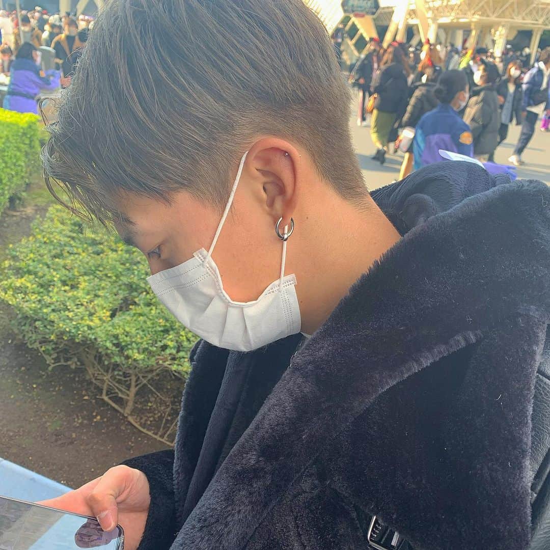 のインスタグラム：「過去PIC ・ ・ ・ ・ ・俺とディズニー行ったら100%楽しくする自信あります🐭🏰 食べたい物、乗りたい物全部一緒にコンプします😤」