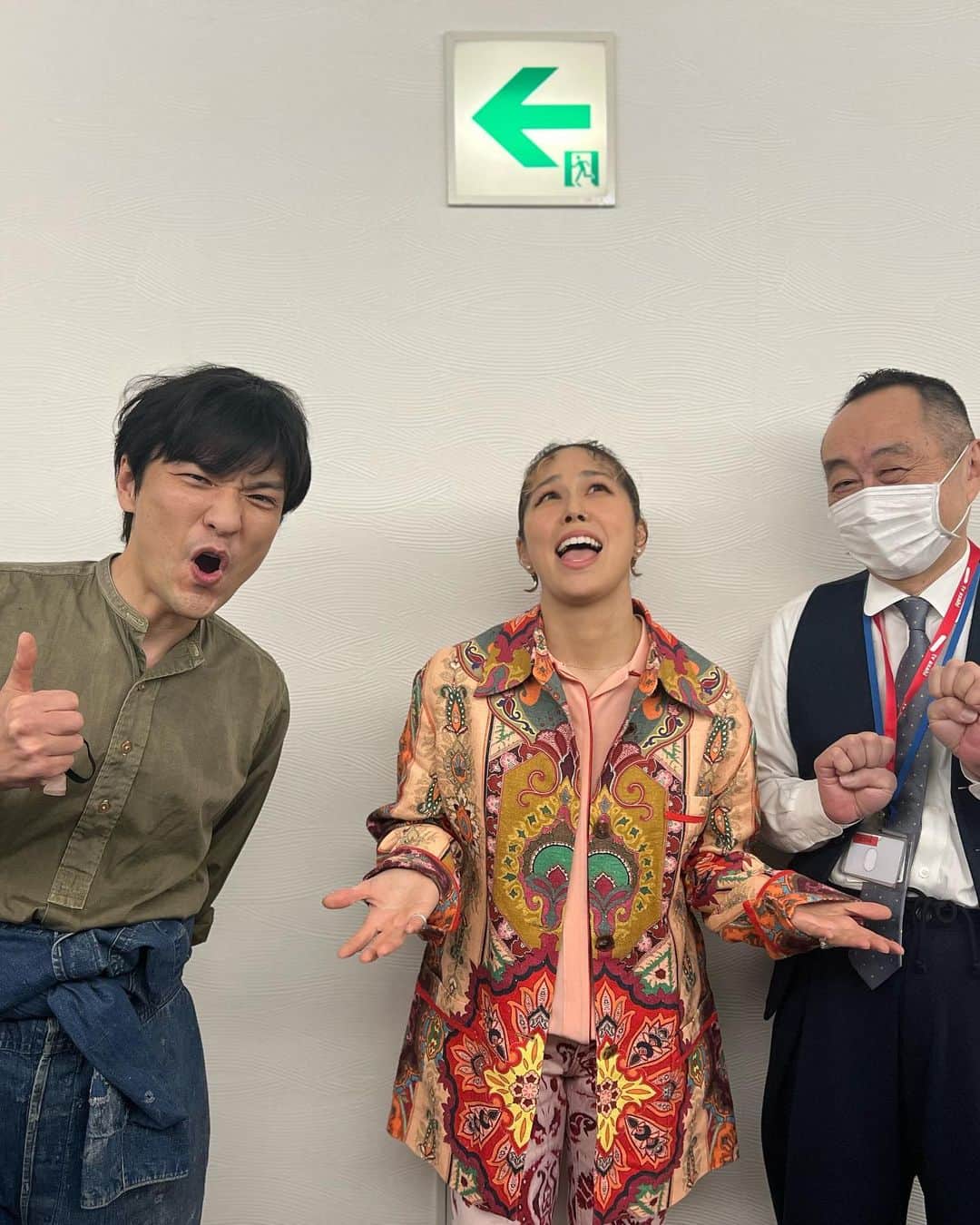 AIのインスタグラム：「今日Mステ見てくれた皆さんありがとうございました✨世界が平和でありますように✨そしてみんなが元気でありますように✨出演者の皆様も素晴らしかった。感動しました。  Thank you to all my crew n staff n my family too….love u guys!!!!  ✌️  @naotaromoriyama @nekosaito @sixtones_official @ex_musicstation   @toshitakashibata @yohsukeuematsu @azumi_takahashi @mikivoice @yuho69 @gabriel.issei @zineeinthebottle   #AI #森山直太朗 #斉藤ネコ #松村北斗 #稔さん #カムカムエヴリバディ #朝ドラ #主題歌 #アルデバラン」