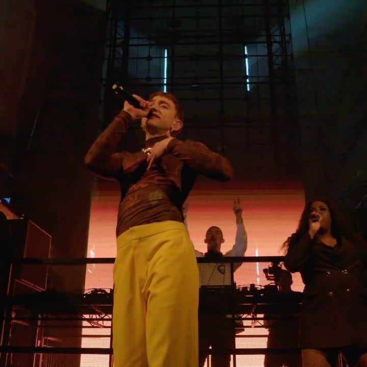 YEARS & YEARSのインスタグラム：「🔮Hallucination🔮live from @printworkslondon !! we had so much fun performing this ✨ full performance is live on @youtube 💙」