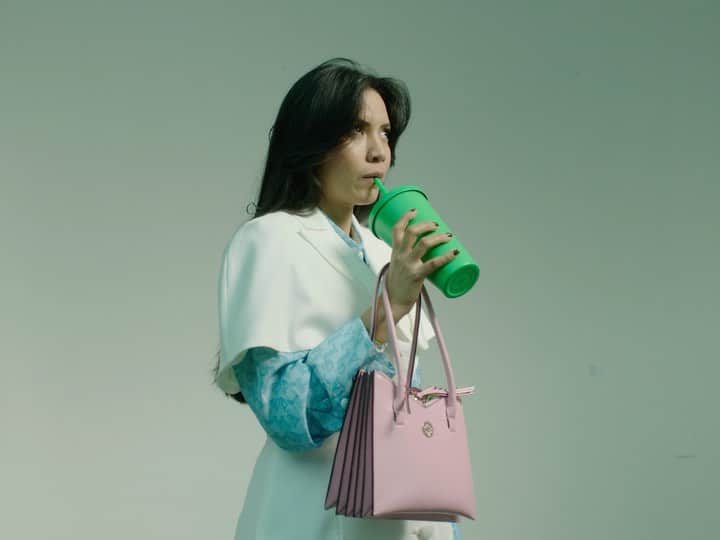 サラバターリアのインスタグラム：「SOMETHING TO DRINK?  SARA BATTAGLIA SS22 CAMPAIGN  art @bat__sara talent @mayrakaren film @marco.celotti styling @pasqualecangemi  #SaraBattaglia #SS22 #ASMR」