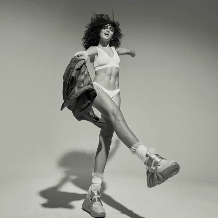 のインスタグラム：「// SS22 Space Kick Summer in motion ~ /// Shop Drop 3 today!  . . . . #unitednude #SS22 #elevatedactive」