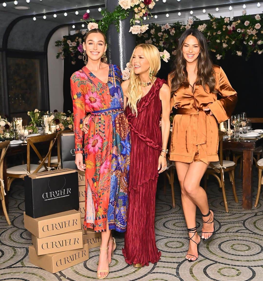 Elizabeth Turnerのインスタグラム：「best night with these ladies 🥰 so honored to be included in this group 🙏🏼 thank you @curateur @rachelzoe we love you 🥰 and thank you to my girls @lizzymathis & @kaseycrook 🍸」