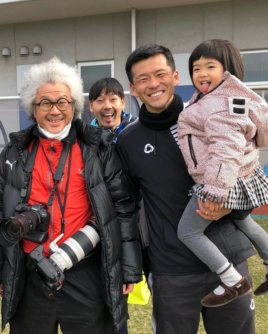 渡邉将基さんのインスタグラム写真 - (渡邉将基Instagram)「引退の最後を 僕がサッカーを始めたキッカケ、永遠の憧れの カズさんとサッカーして終われました。 そこに家族も呼ばせて頂いて、プレーしてる姿を見てもらえました。  最高のサッカー人生。  最高の引退でした。  #サッカーの神様 #ありがとう」3月5日 17時42分 - masakiwatanabe1202