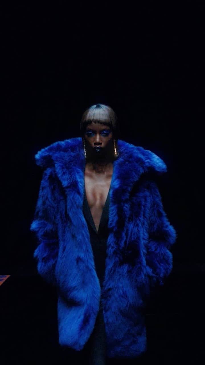 ランバンのインスタグラム：「The illusion of fashion, the physicality of craft. The #LANVINFW22 collection by @brunosialelli is a celebration of the paradox and contradiction of fashion, and of the contrasting themes that energized the work of Jeanne Lanvin. _ Creative Director: Bruno Sialelli (@brunosialelli) Director: Helmi (@helmimagemaker) Production: Division (@division.global) Music: Pandora’s Jukebox (@pandorasjukebox) Stylist: Carlos Nazario (@mr_carlos_nazario) Casting: Rachel Chandler (@rachel_chandler) Models: America Gonzalez (@saiyanbride), Julia Nobis (@juliaobis), He Cong, Paloma Elsesser (@palomija), Selena Forrest (@selenaforrest), Anok Yai (@anokyai), Moustapha Sy, Oisin Griffin Barr (@oisingb), Fabien Navio (@fabiennaivo) Hair: Holli Smith (@hollismithhead) Make-up: Yadim Carranza (@yad1m) Nails: Dawn Dawn Sterling (@nailglam)」