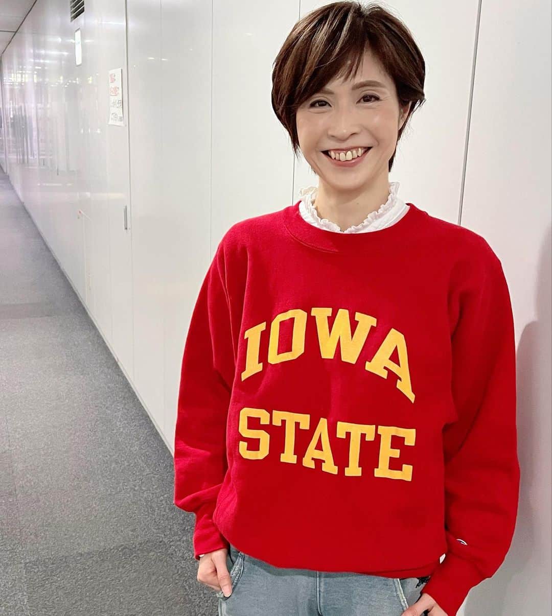 今村涼子さんのインスタグラム写真 - (今村涼子Instagram)「#古着コーデ#古着スウェット #リバースウィーブ #championreverseweave  #単色タグ#大人女子#大人古着女子 #春一番#スェット日和 #赤と黄色」3月5日 18時56分 - ryoko.imamu